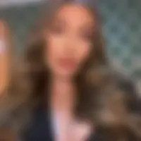 Isabel, 25